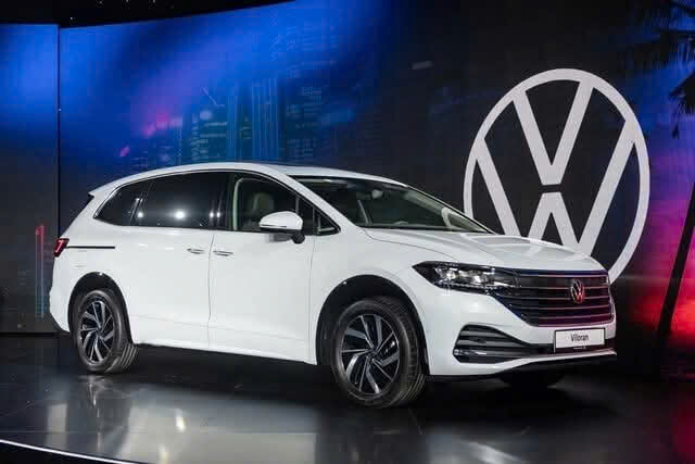 Hoa hậu Tiểu Vy chi tiền tỷ tậu Volkswagen Viloran ở tuổi 23